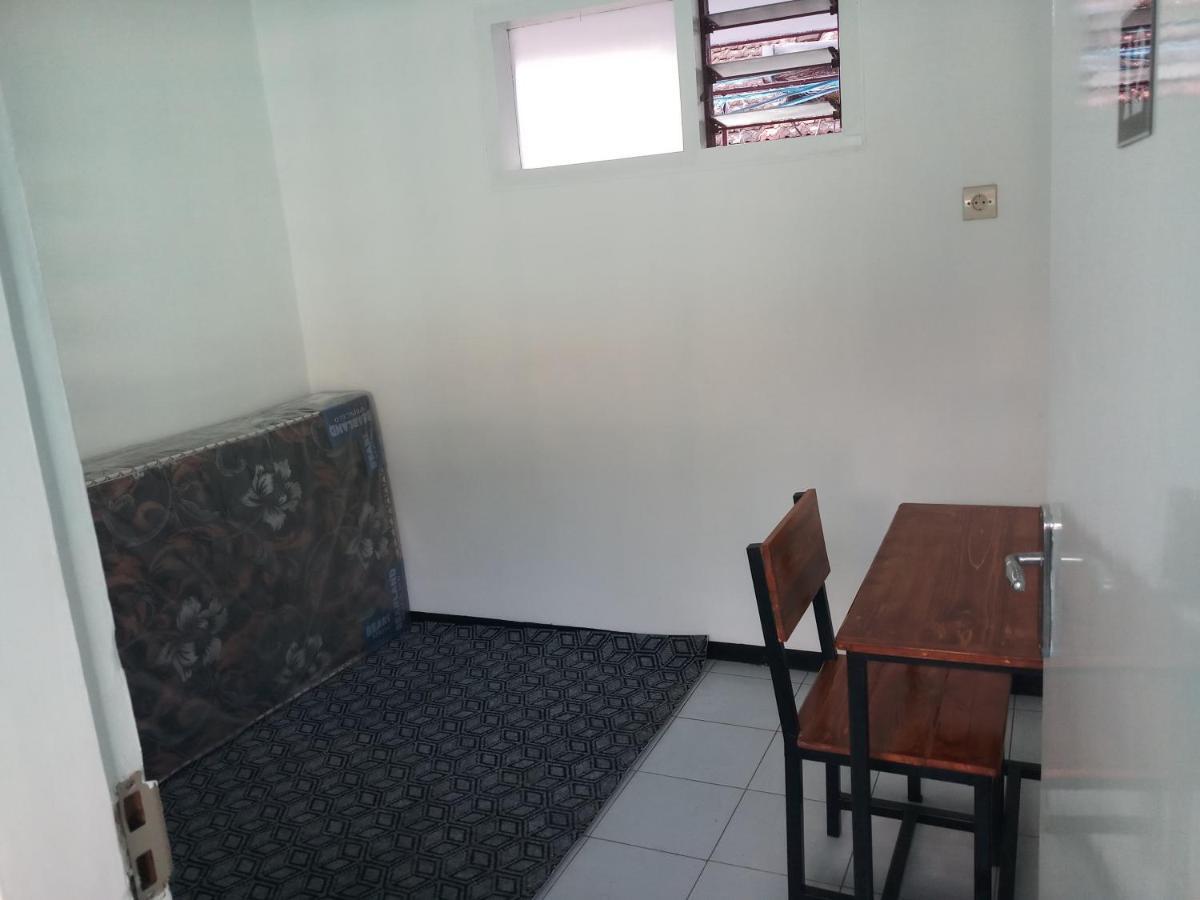 Welirang 20B Homestay - Max 2 Orang Per Kamar มะลัง ภายนอก รูปภาพ